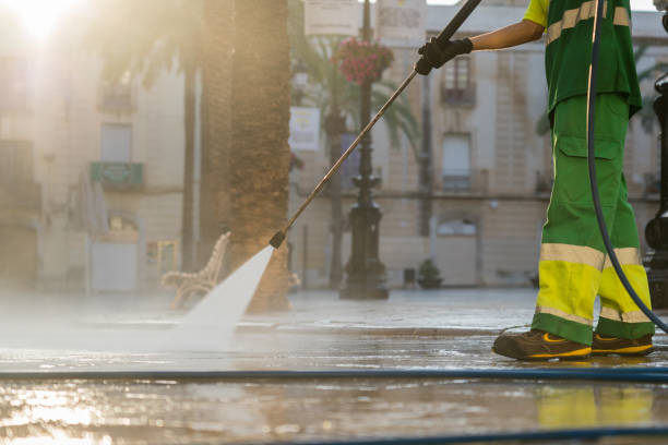 Best Pool Deck Cleaning  in Glendale, MO